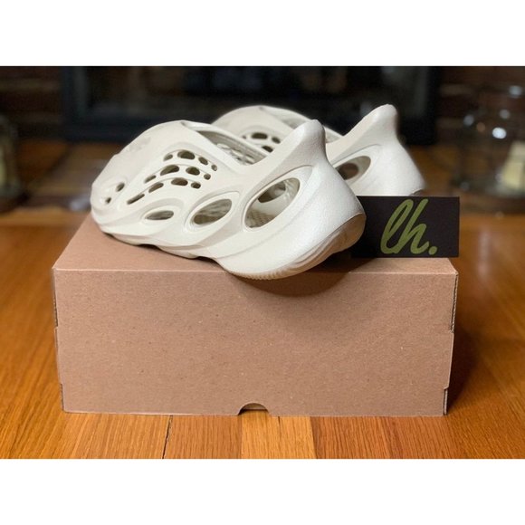 Size 9 Adidas Yeezy FoamRNNR "Sand" - Picture 3 of 6